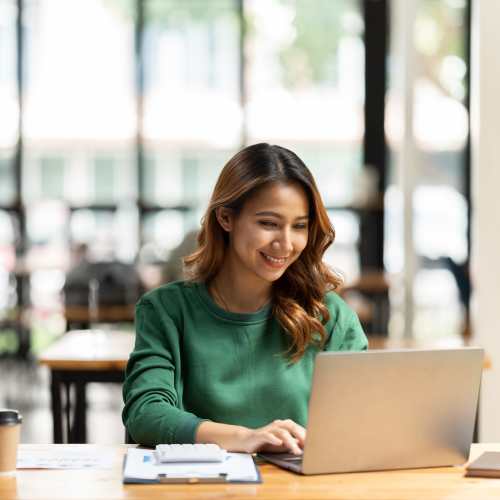 Resident on a laptop at Zinc 1501 in Sacramento, California  