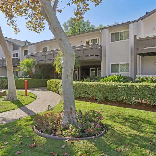 Courtyard at Bayfair Apartments in San Lorenzo, California
