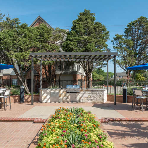 Outdoor grilling station at The Livingston in Plano, Texas