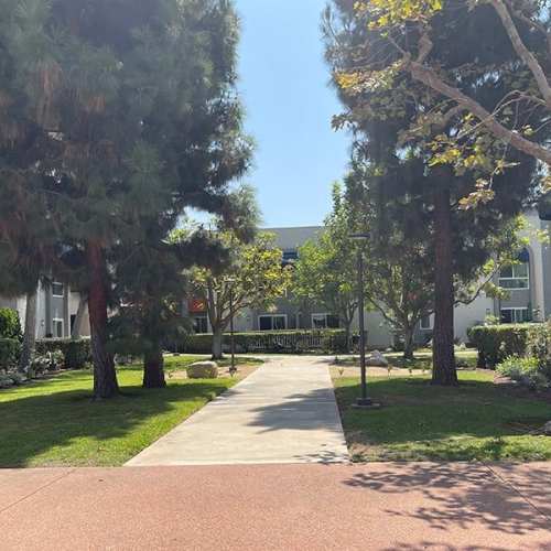 View amenities at Kernwood Terrace in Los Angeles, California