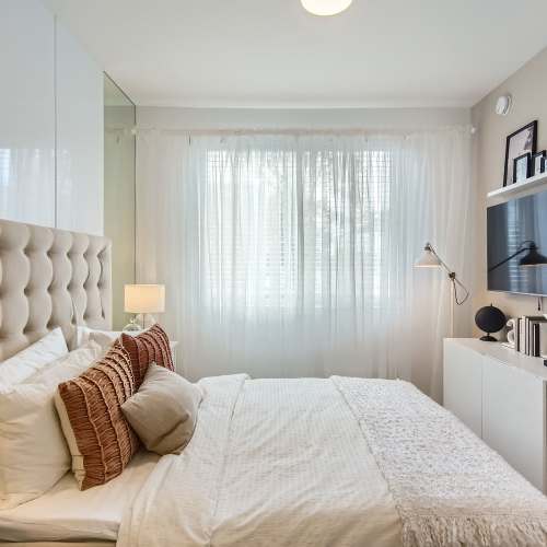 Primary bedroom of Amelia Apartments in Miami, Florida