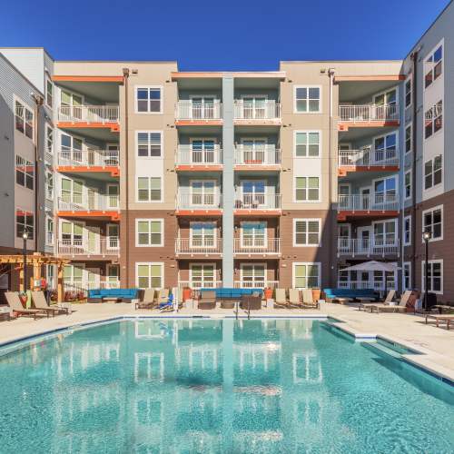 Apartment swimming pool at Vistas At 707 in Charlotte, North Carolina