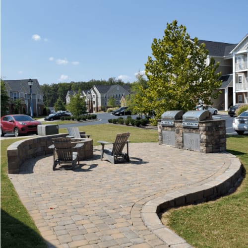 Outdoor grilling and picnic area for residents at Ballantyne Commons of Simpsonville in Simpsonville, South Carolina