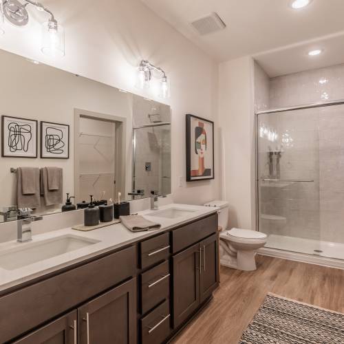 Bright bathroom with shower and tub at Legends 267 Apartments in Kansas City, Kansas
