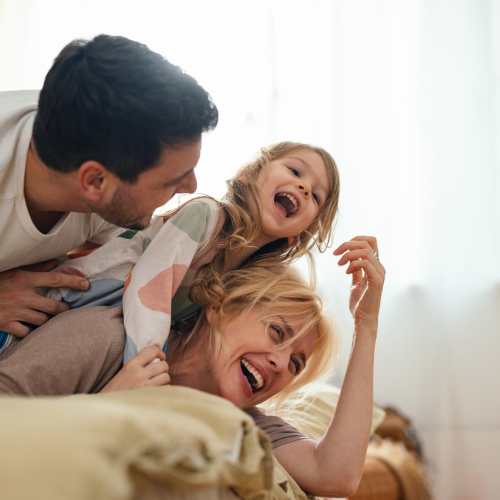 Resident hugging her daughter at Avonlea Pointe in Duluth, Georgia