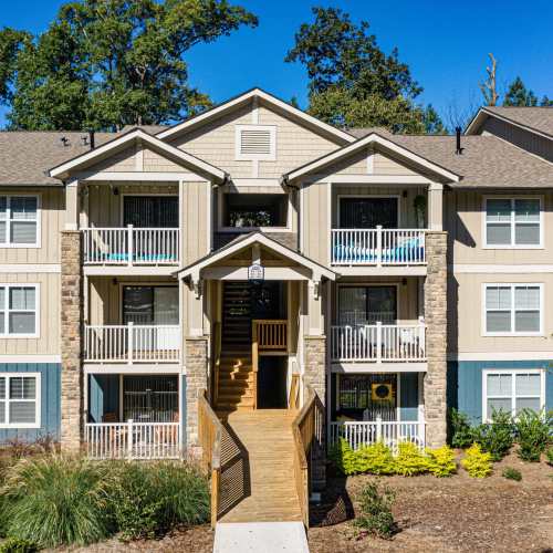 Exterior of the apartments at Avonlea Riverside in Atlanta, Georgia