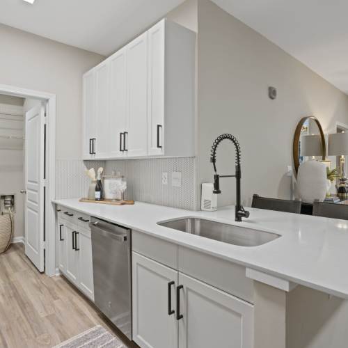 Kitchen with granite countertops at Flatiron West Trade in Charlotte, North Carolina