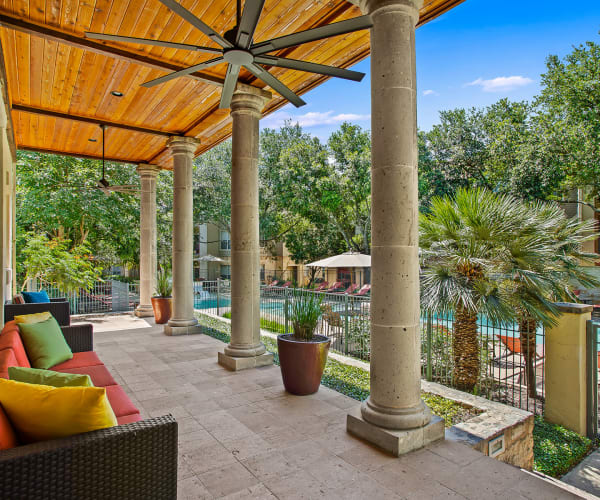 Beautiful swimming pool at Sedona Ranch Apartments in San Antonio, Texas