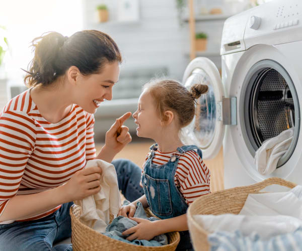 a resident doing laundry with her daughter at Blue Sky in Fallon, Nevada