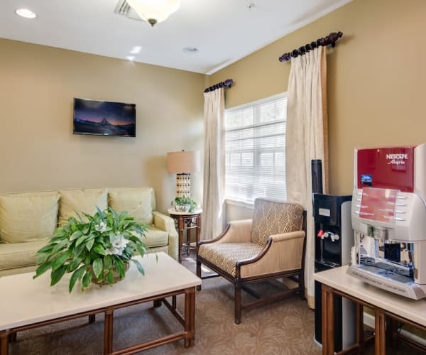 Resident living room at Pacifica Senior Living Palm Beach in Greenacres, Florida