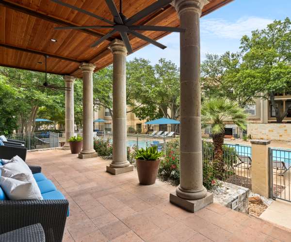 Beautiful swimming pool at Sedona Ranch Apartments in San Antonio, Texas