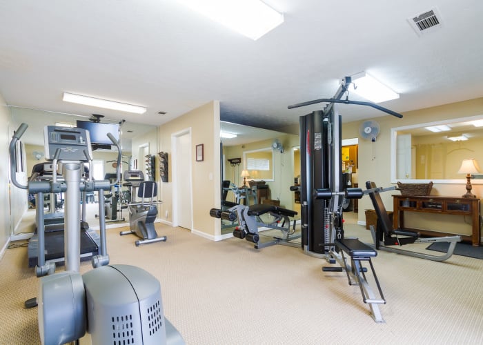 Gym at Castlegate Windsor Park Apartments in Columbus