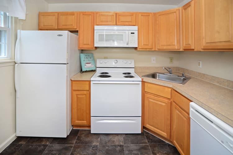 Oak Grove Apartments & Townhomes offers a fully equipped kitchen in Middle River, MD