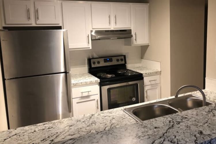 Kitchen appliances at 1801 MetroWest in Orlando, Florida