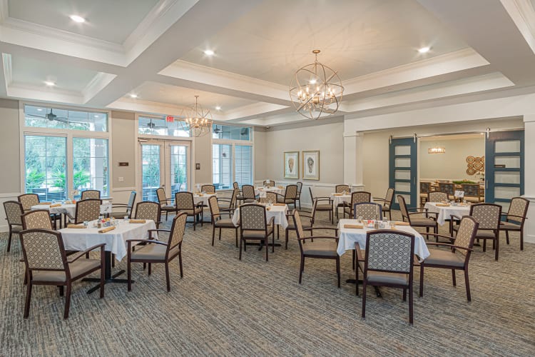 The grand dining room at Arcadia Senior Living Pace in Pace, Florida