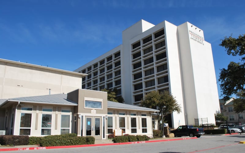 Dallas, TX Apartments near Bluffview Providence Mockingbird Towers