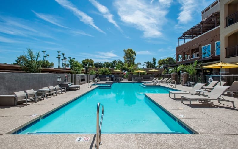 Apartments in South Scottsdale, AZ w/ Garages