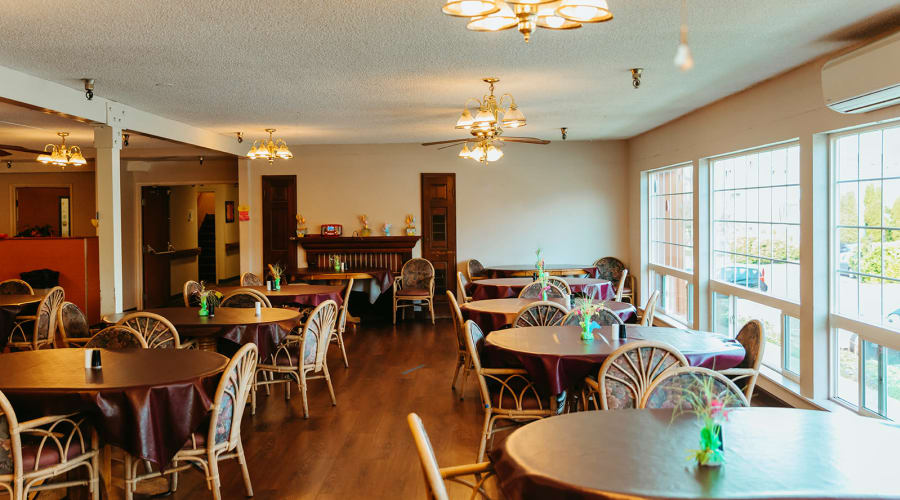 Dining room at 6th Ave Senior Living in Tacoma, Washington