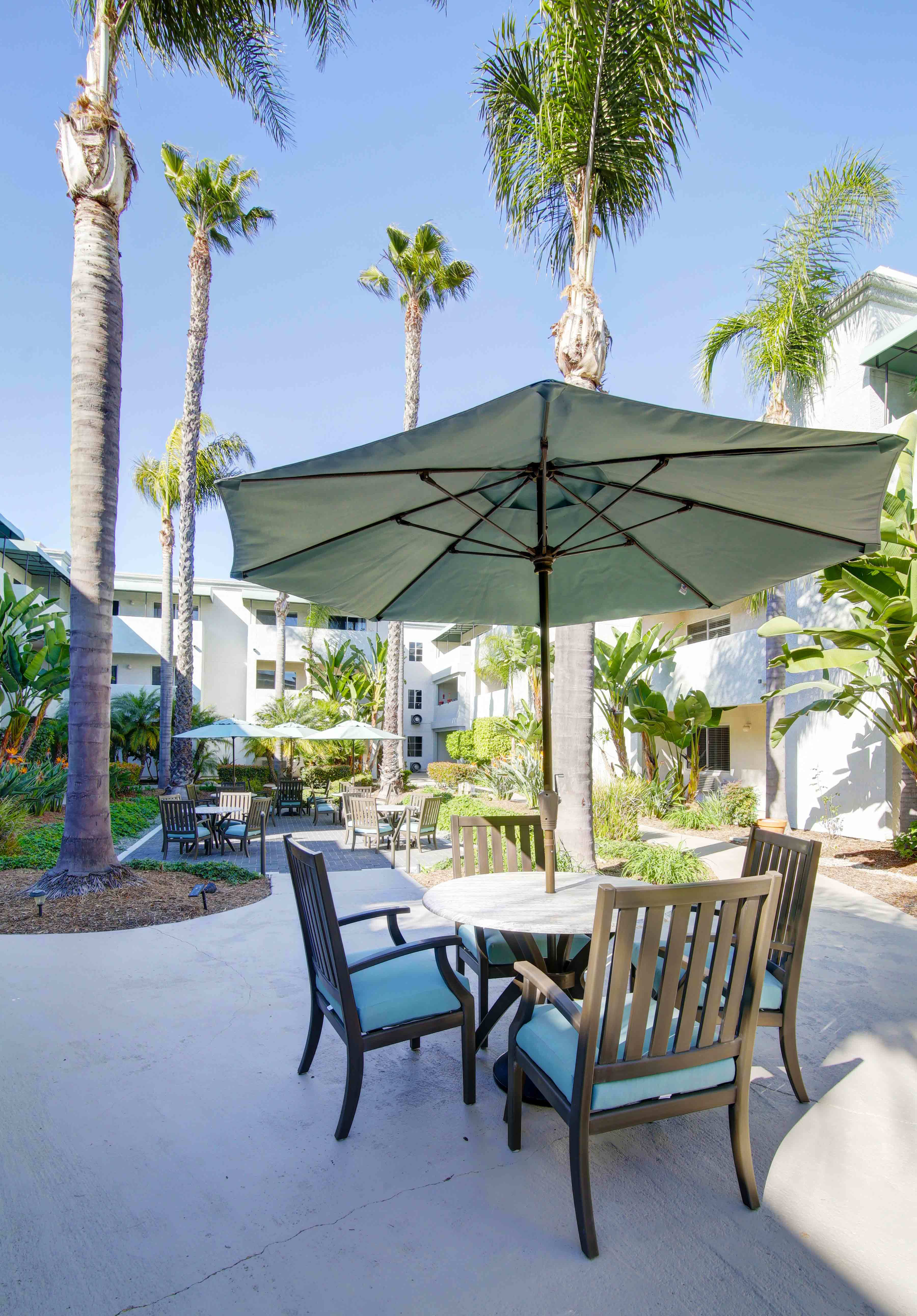 Senior living community in Costa Mesa has all the amenities that are right for you or your loved one.