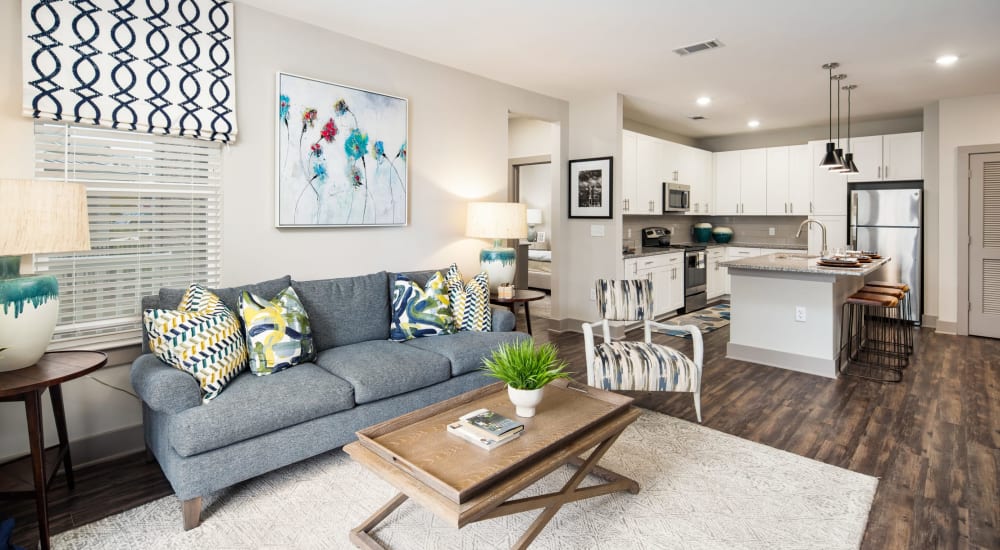 A living room and open kitchen at The Highland in Augusta, Georgia