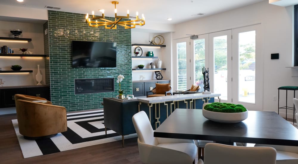 Well-decorated living space at ila Hyde Park in Cincinnati, Ohio