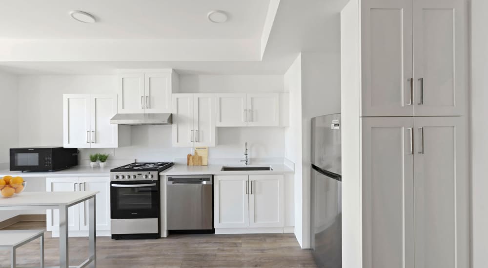 Kitchen with appliances in 1999 on West 3rd in Los Angeles, California