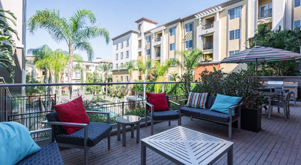 Courtyard with grilling station at The Boulevard Apartment Homes in Woodland Hills, California