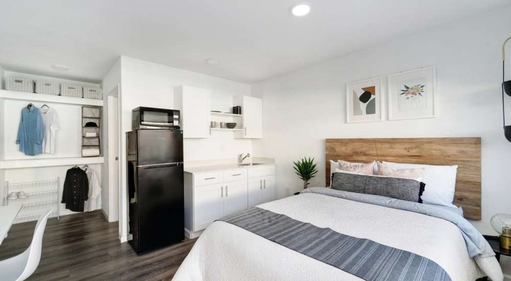 Apartment living room at Sohana Apartments in Nashville, Tennessee 