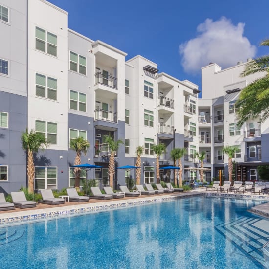 The swimming pool at Ravella at Town Center in Jacksonville, Florida