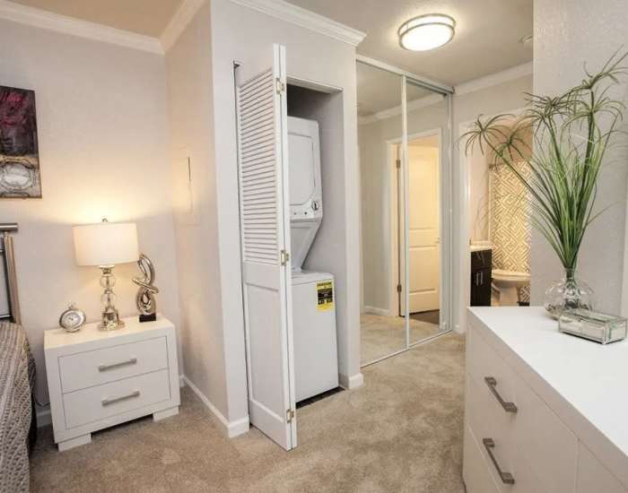 An apartment bedroom at Laurel Glen in Manteca, California