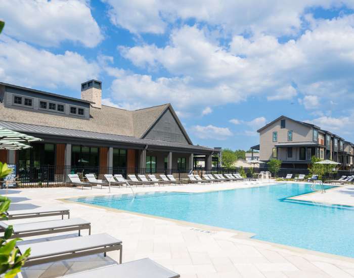 A resort-style swimming pool at Woodside at Seven Pines in Jacksonville, Florida