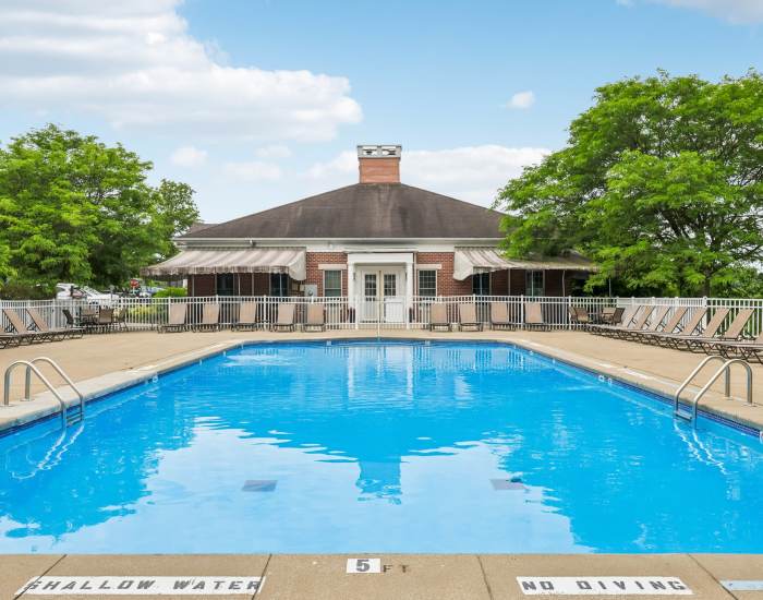 Vibrant pool area at Ventana Hills in Coraopolis, Pennsylvania
