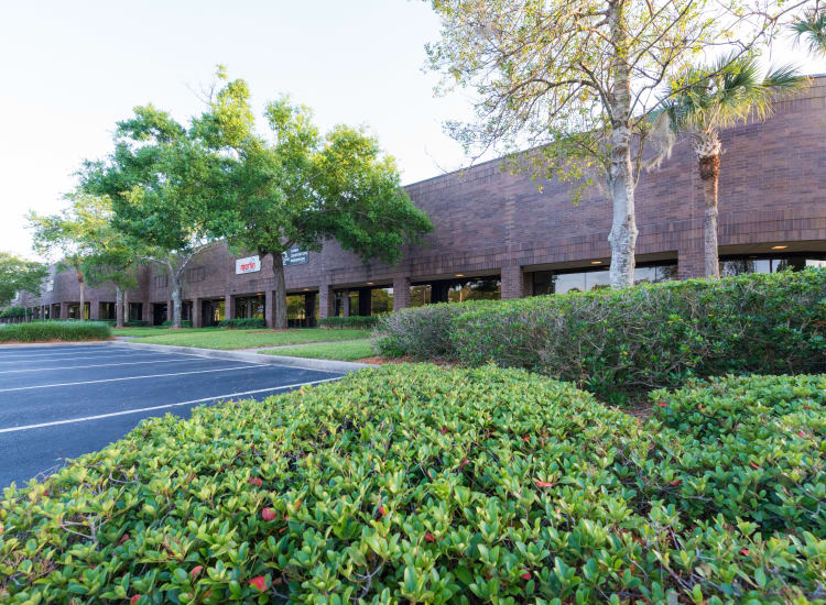 Very well-maintained parking lot and surrounding landscaping at Fort Family Investments's commercial property, Interstate South Commerce Center, in Jacksonville, Florida