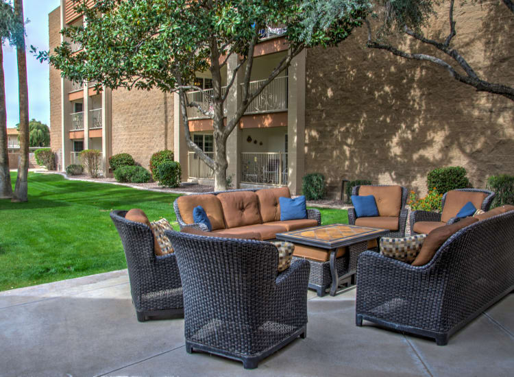 Comfortable seating at one of the outdoor common areas at Bella Vista Senior Living in Mesa, Arizona