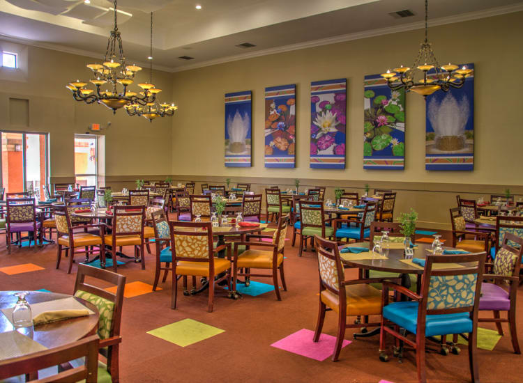 Large dining hall at Casa Del Rio Senior Living in Peoria, Arizona