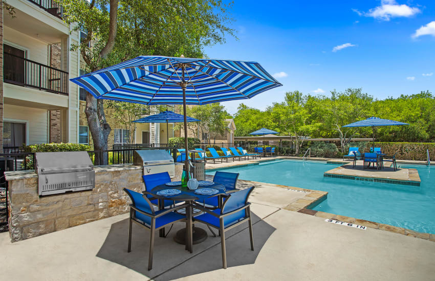 Luxury swimming pool at Stoneybrook Apartments & Townhomes in San Antonio, Texas