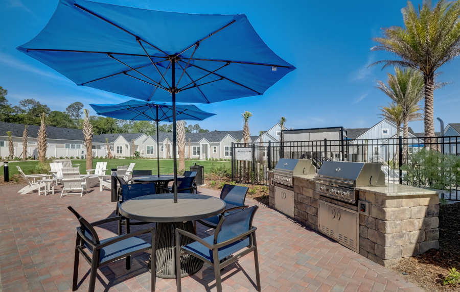 Outdoor table at Cottage Street at eTown in Jacksonville, Florida