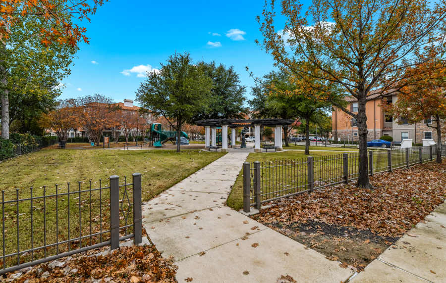 Nice landscaping at Serene at La Villita in Irving, Texas