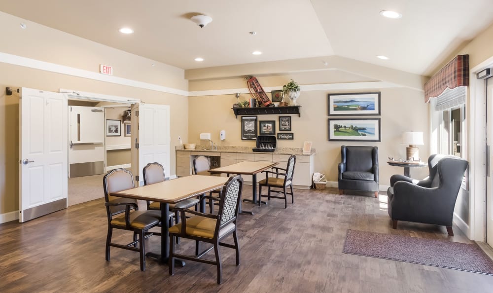 Our Memory Care Facility in Lansing, Michigan offer a Dining Area