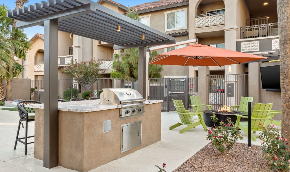 Pool Grilling Area at Apartments in Gilbert, Arizona