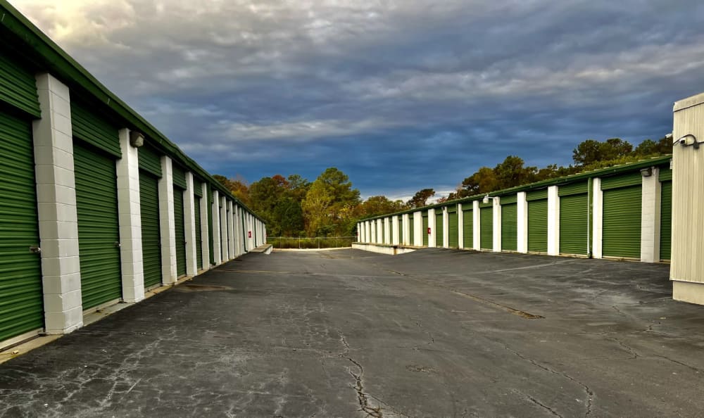 Spacious driveways at North Davis Storage in Warner Robins, Georgia