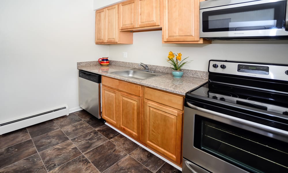 Apartments & Townhomes in Maple Shade, NJ | Roberts Mill