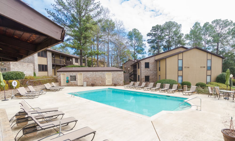 Poolside chairs at Castlegate Windsor Park Apartments in Columbus