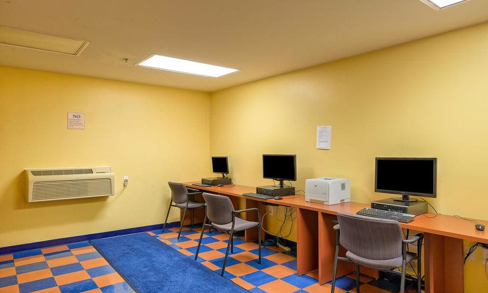 Beautiful Computer room at apartments in Washington, District of Columbia