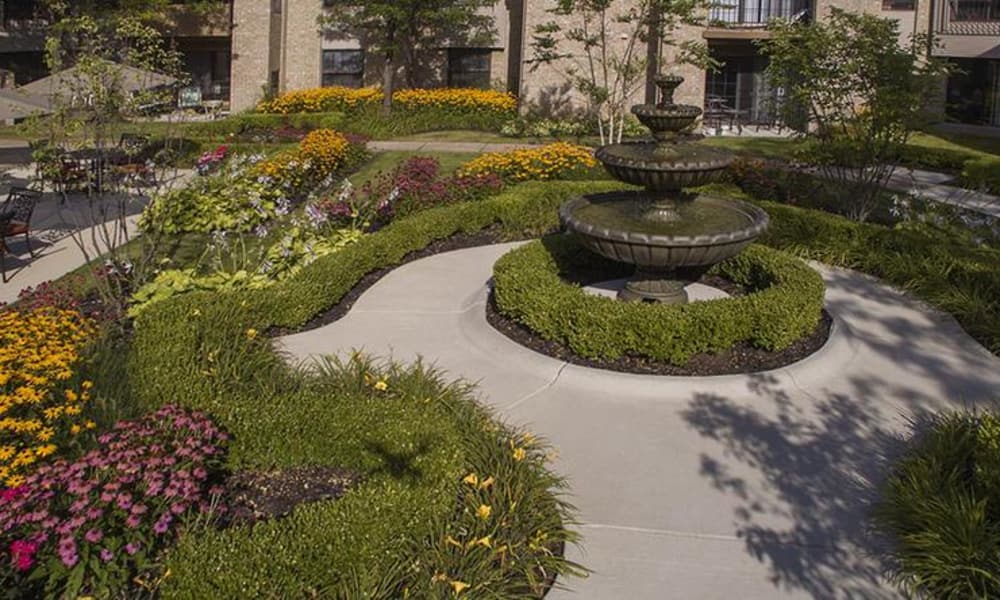 Rochester Hills, MI independent living facility with a garden