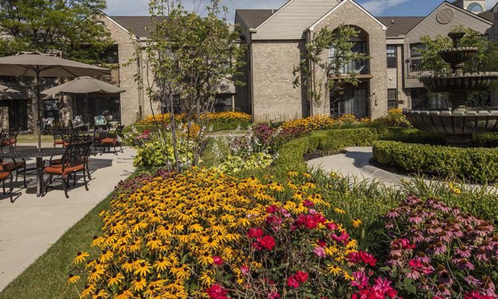 Independent living facility with a garden in Rochester Hills, MI