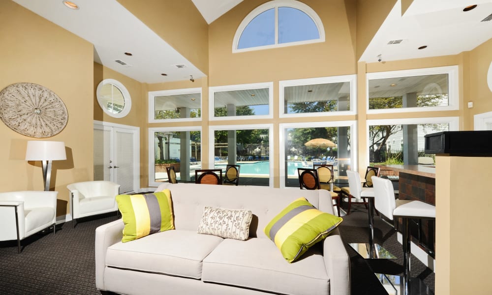 Chase Lea Apartment Homes offers a beautiful living room in Owings Mills, MD