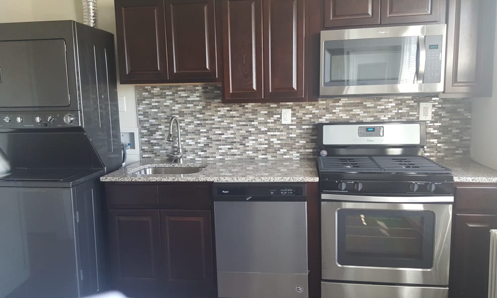 Harper House Apartment Homes offers a kitchen in Highland Park, NJ