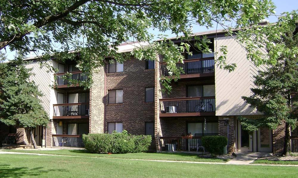 Sunny courtyards  at Rustic Oaks in Oak Forest, IL
