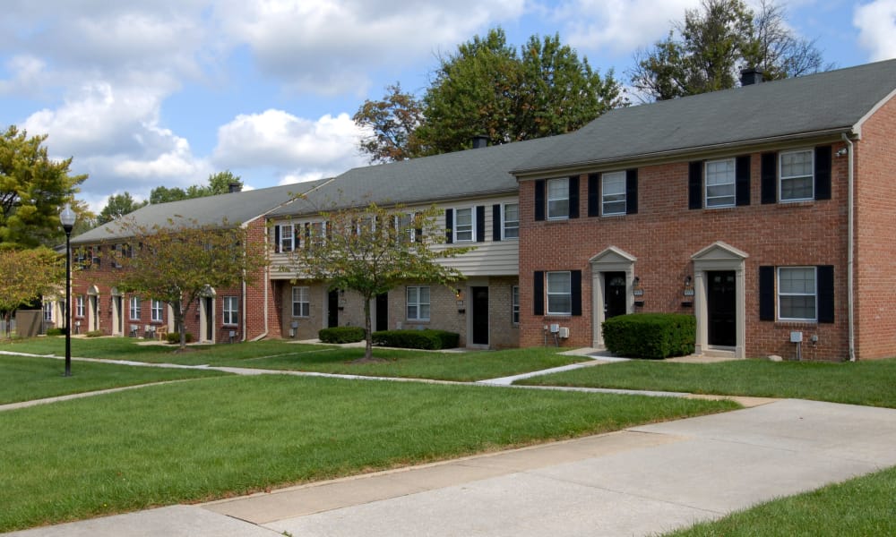 Exterior view of Arbors at Edenbridge Apartments & Townhomes in Parkville, MD